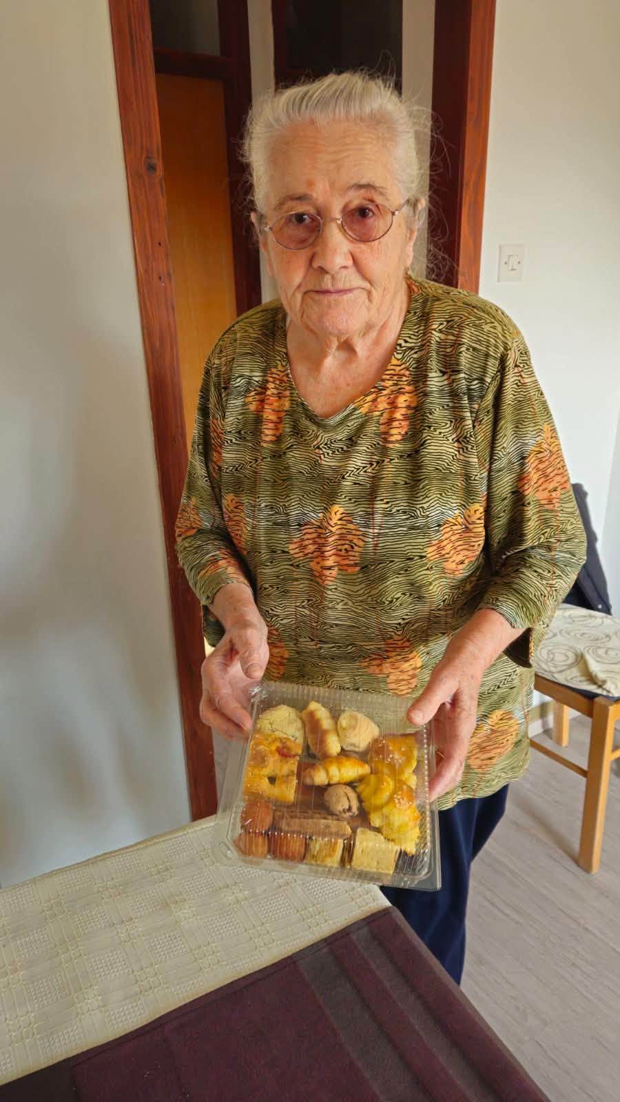 Korisnica s paketom pomoći